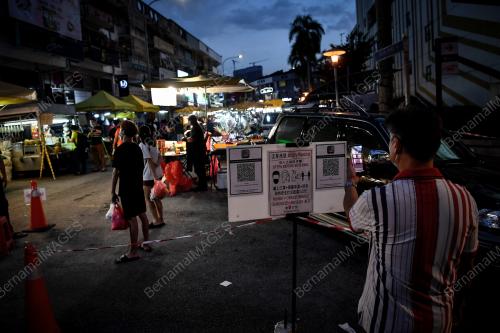 PASAR MALAM BEROPERASI SEMULA KETIKA PKP
