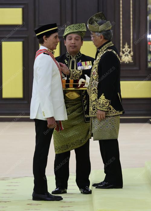 AL-SULTAN ABDULLAH RI'AYATUDDIN AL-MUSTAFA BILLAH SHAH