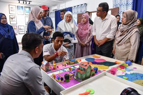 DATUK SERI DR WAN AZIZAH WAN ISMAIL