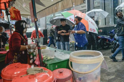 BAZAR RAMADAN HUJAN