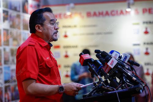 DATUK DR ASYRAF WAJDI DUSUKI