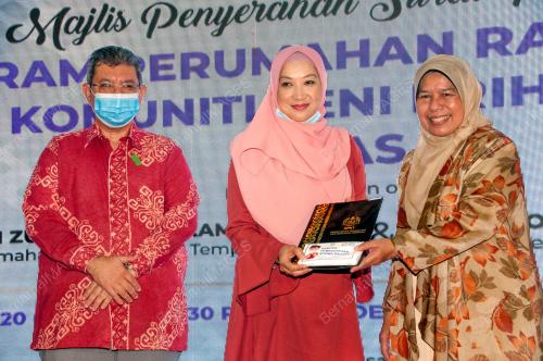 ZURAIDA KAMARUDDIN