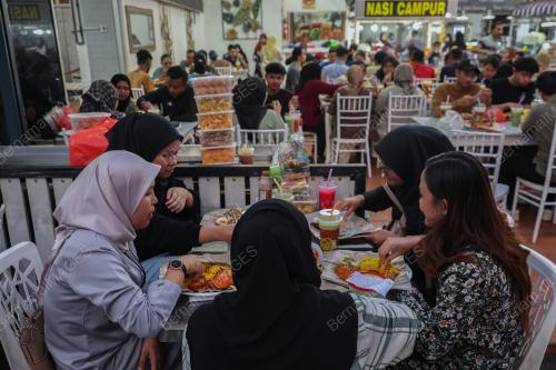 BERBUKA PUASA