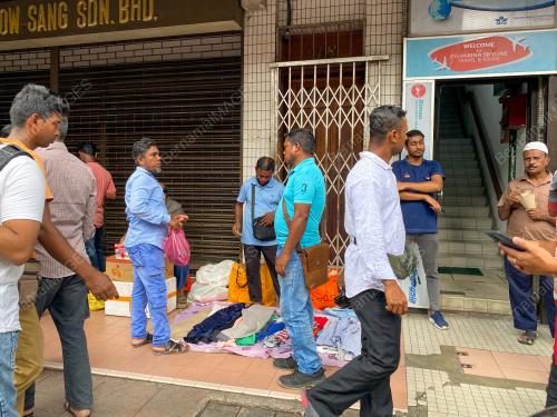 TINJAUAN WARGA ASING JALAN SILANG