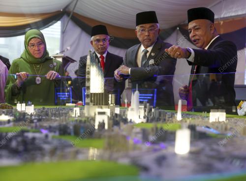 AL-SULTAN ABDULLAH RI'AYATUDDIN AL-MUSTAFA BILLAH SHAH