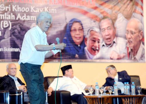 DATUK DR KAMARUDIN KACHAR