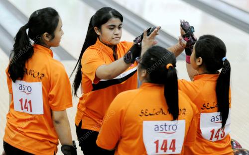 KL57_15032012_BOWLING