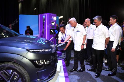 DATUK SERI ISMAIL SABRI YAAKOB