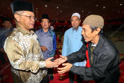 PENYAMPAIAN BANTUAN IHYA RAMADAN DAN TAULIAH AMIL ZAKAT WILAYAH