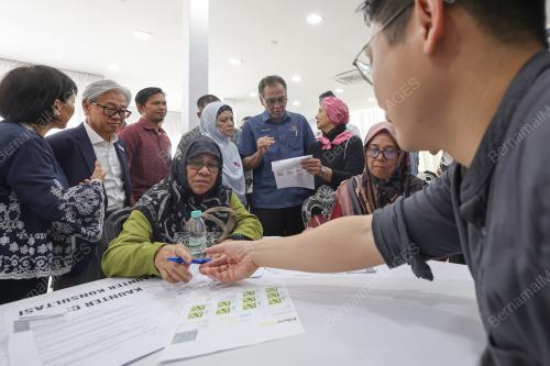 DATUK SERI DR DZULKEFLY AHMAD
