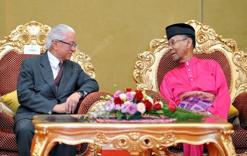 KL57_18092013_AGONG