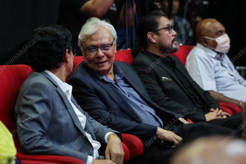 DATUK KAMIL OTHMAN