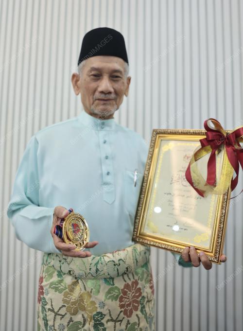 DATUK DR ABDUL MONIR YAACOB
