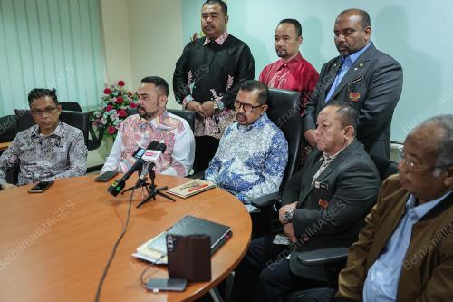 DATUK DR ADNAN MAT