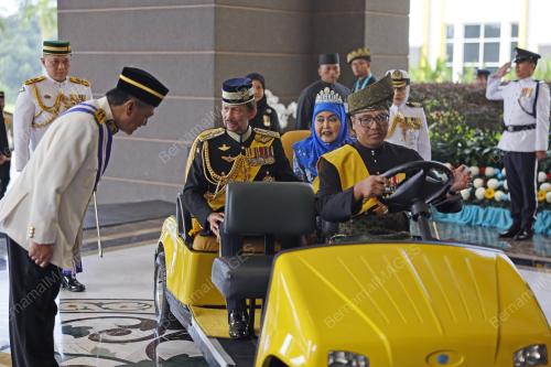 ISTIADAT PERTABALAN YANG DI-PERTUAN AGONG KE-17
