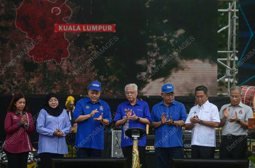 DATUK ISMAIL SABRI YAAKOB