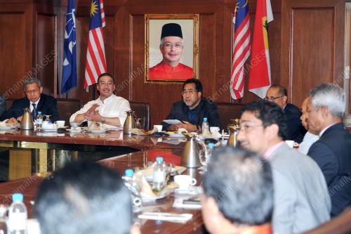 KL57_21113_UMNO_21112013