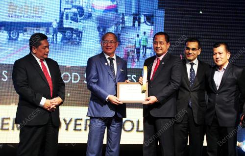 KL57_23112016_AWARDS