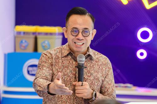 STEVEN SIM