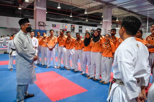 DATUK SERI AHMAD FAIZAL AZUMU