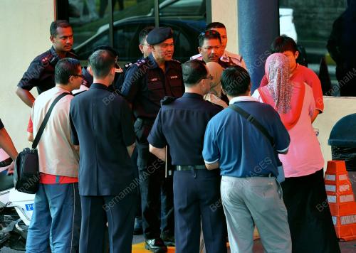 KL57_28042012_POLIS