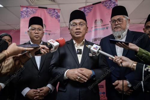 DATUK DR MOHD NA'IM MOKHTAR