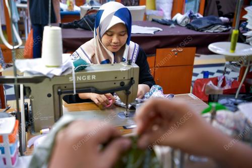 TEMPAHAN JAHIT BAJU RAYA