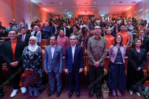FAHMI FADZIL