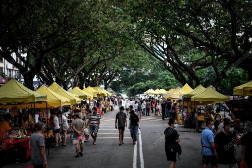PASAR MALAM BEROPERASI SEMULA KETIKA PKP