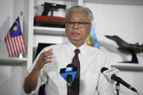 DATUK SERI ISMAIL SABRI YAAKOB