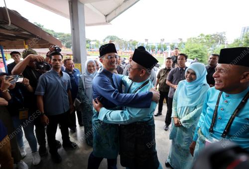 PENAMAAN CALON