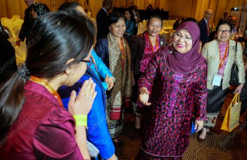 KL58_08112016_BILLIONS_BRAINS