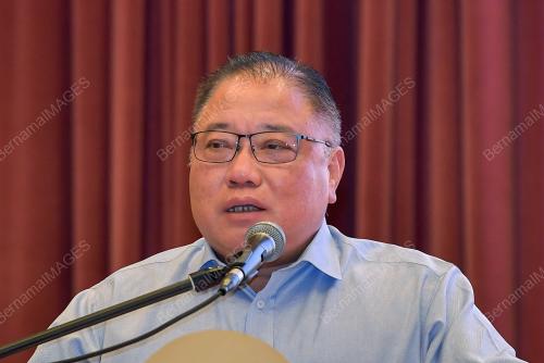 DATUK SERI TIONG KING SING