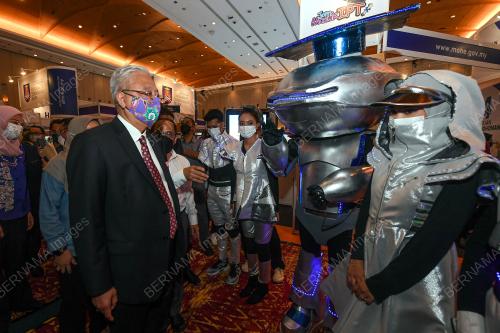 DATUK SERI ISMAIL SABRI YAAKOB