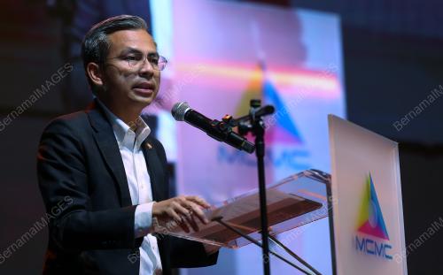 FAHMI FADZIL