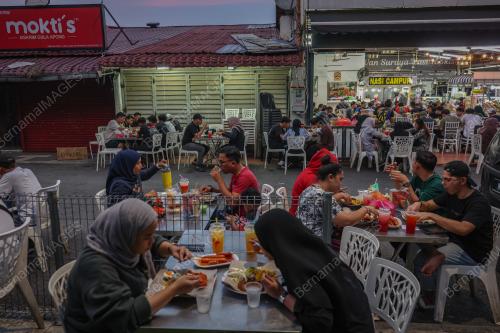 BERBUKA PUASA