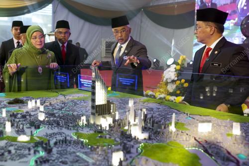 AL-SULTAN ABDULLAH RI'AYATUDDIN AL-MUSTAFA BILLAH SHAH
