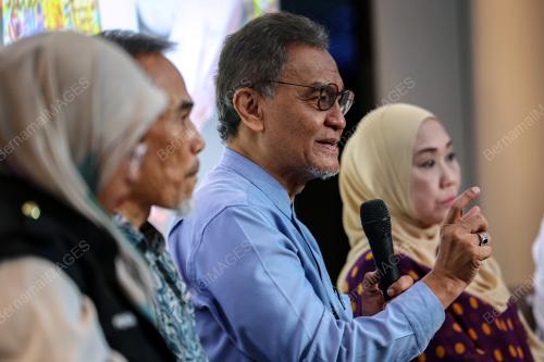 DATUK SERI DR DZULKEFLY AHMAD