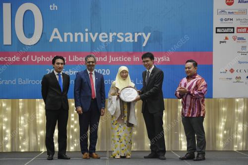 DATUK SERI DR WAN AZIZAH WAN ISMAIL