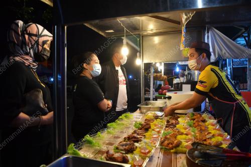TINJAUAN LANJUTAN WAKTU OPERASI KEDAI MAKAN