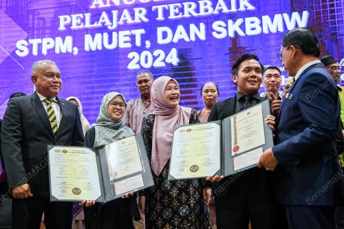 FADLINA SIDEK