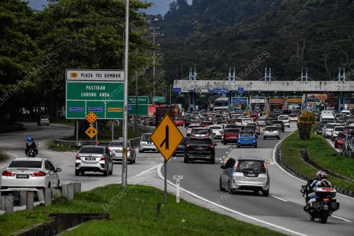 TINJAUAN ALIRAN TRAFIK TOL GOMBAK