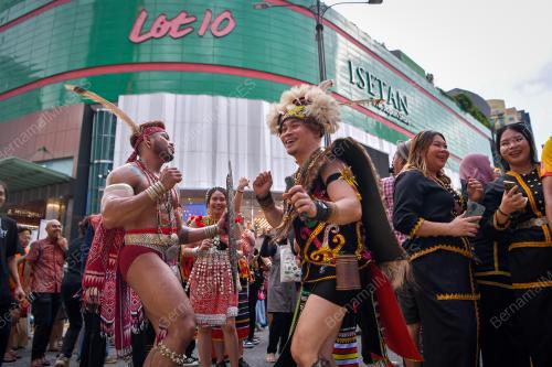 PERARAKAN BUDAYA BORNEO