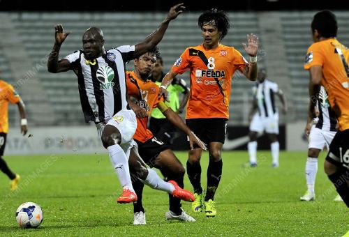 KL58_26082014_BOLA1