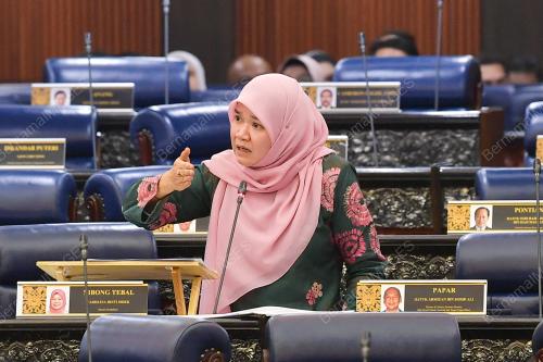 FADHLINA SIDEK