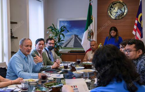 LUIS JAVIER CAMPUZANO