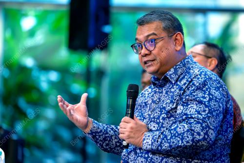 DATUK ROSLAN ABDUL RAHMAN
