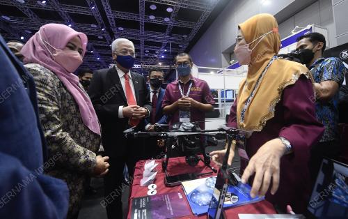 DATUK SERI ISMAIL SABRI YAAKOB
