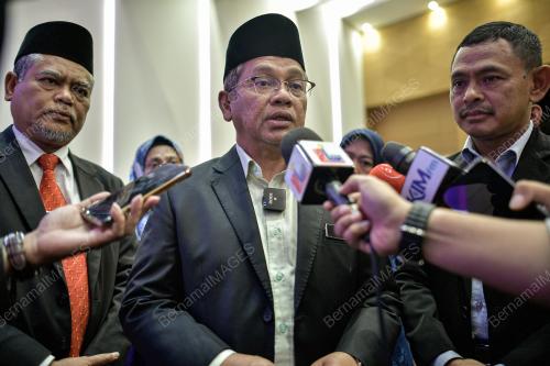 DATUK DR MOHD NA'IM MOKHTAR