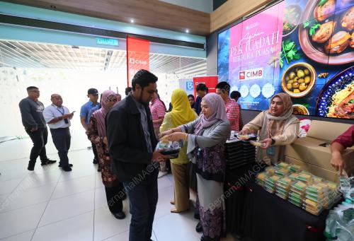 CIMB AGIH JUADAH BERBUKA KEPADA PETUGAS BERNAMA